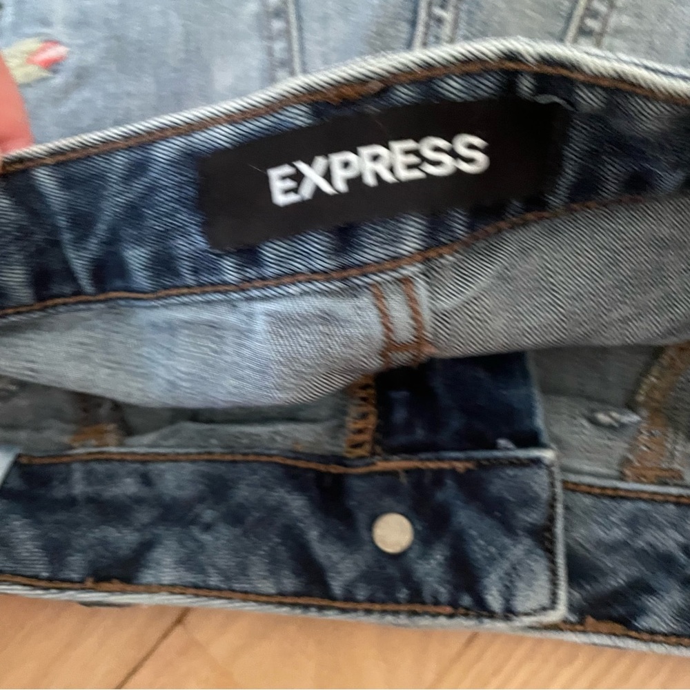 Express Embroidered relaxed low rise Shortie 0 - Picture 3 of 5